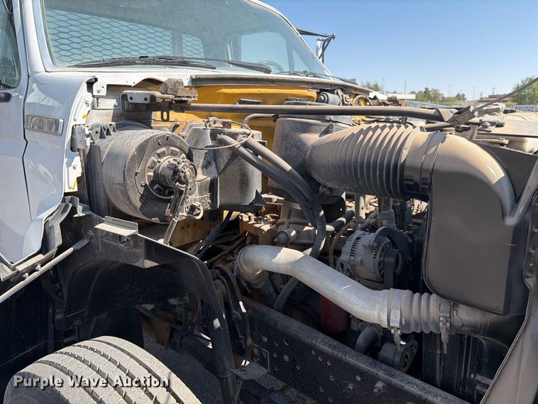 image for item DV8623 1997 Ford F800 flatbed truck