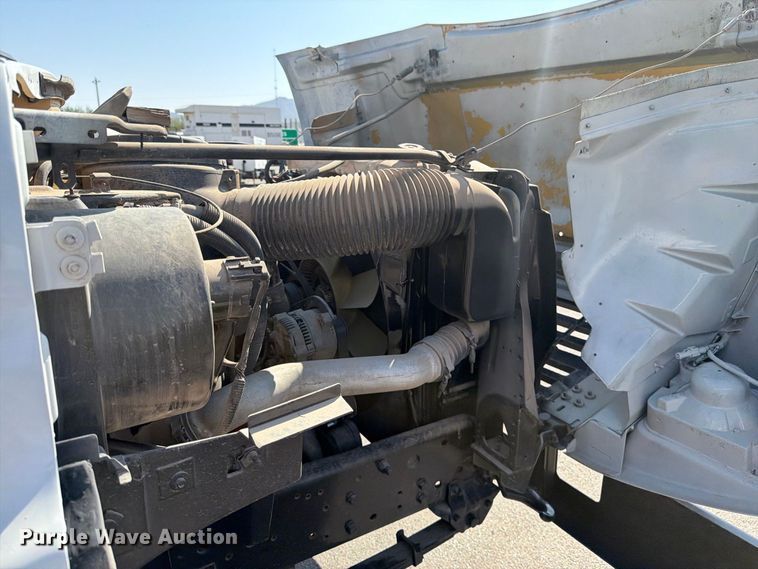 image for item DV8623 1997 Ford F800 flatbed truck