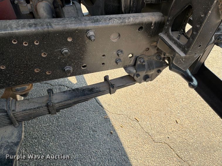 image for item DV8623 1997 Ford F800 flatbed truck