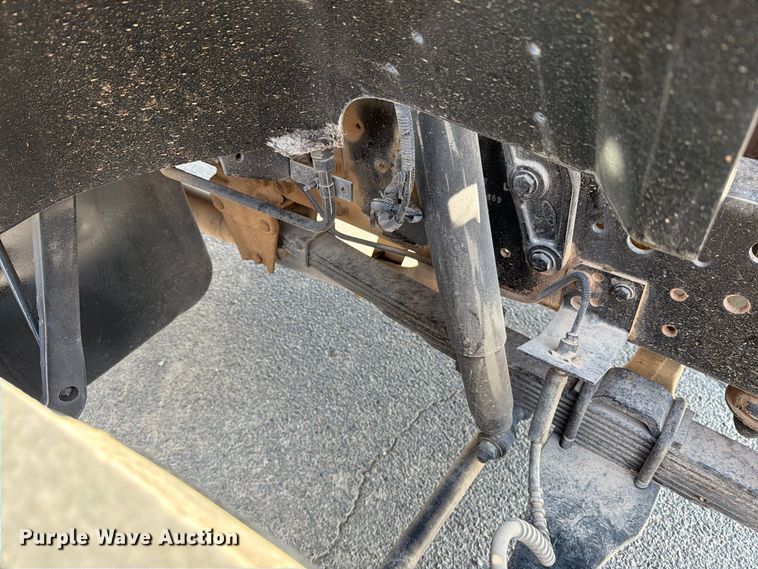 image for item DV8623 1997 Ford F800 flatbed truck