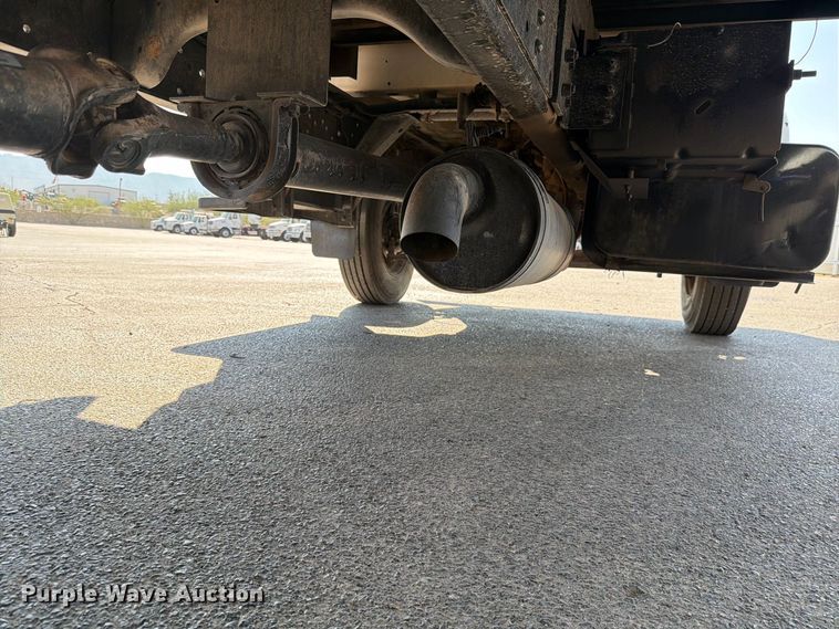 image for item DV8623 1997 Ford F800 flatbed truck