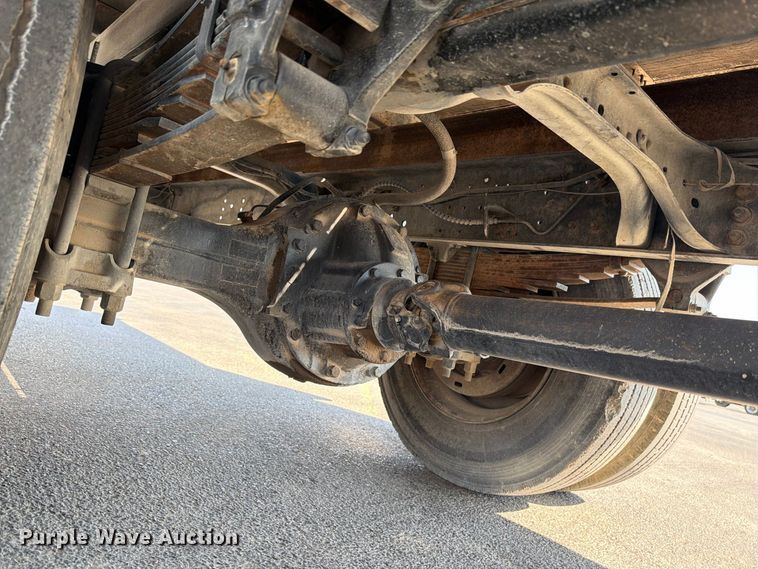image for item DV8623 1997 Ford F800 flatbed truck