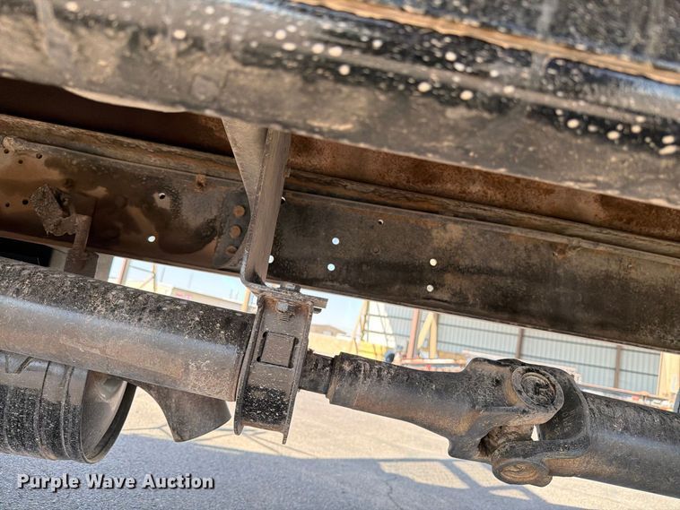 image for item DV8623 1997 Ford F800 flatbed truck