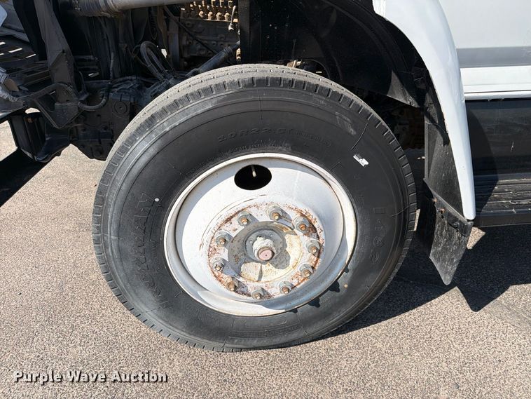 image for item DV8623 1997 Ford F800 flatbed truck