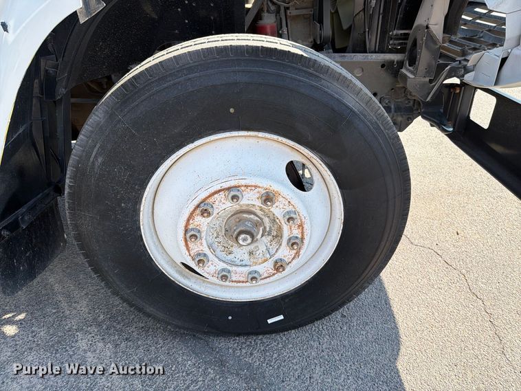 image for item DV8623 1997 Ford F800 flatbed truck