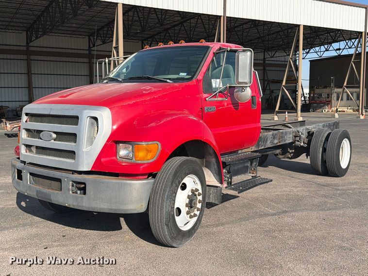 image for item DV8624 2005 Ford F750 Super Duty truck cab and chassis