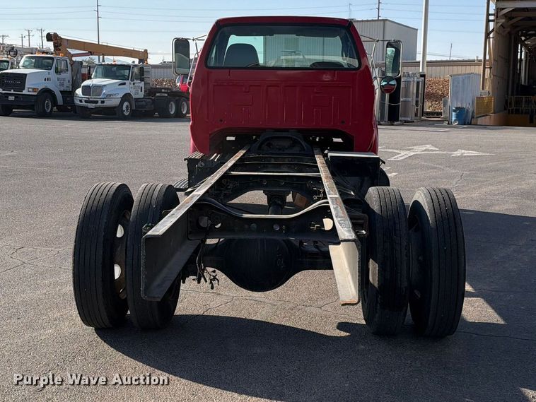 image for item DV8624 2005 Ford F750 Super Duty truck cab and chassis