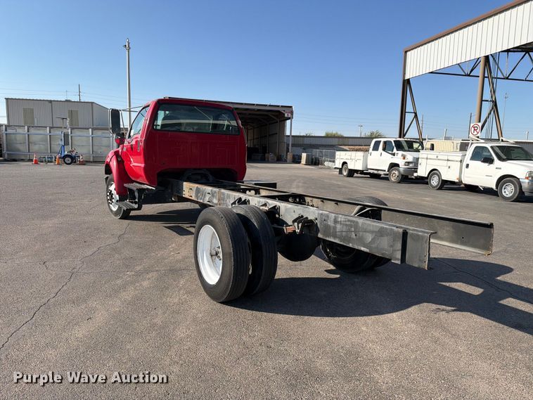 image for item DV8624 2005 Ford F750 Super Duty truck cab and chassis