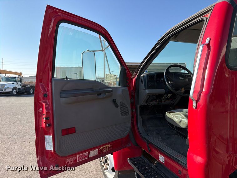 image for item DV8624 2005 Ford F750 Super Duty truck cab and chassis