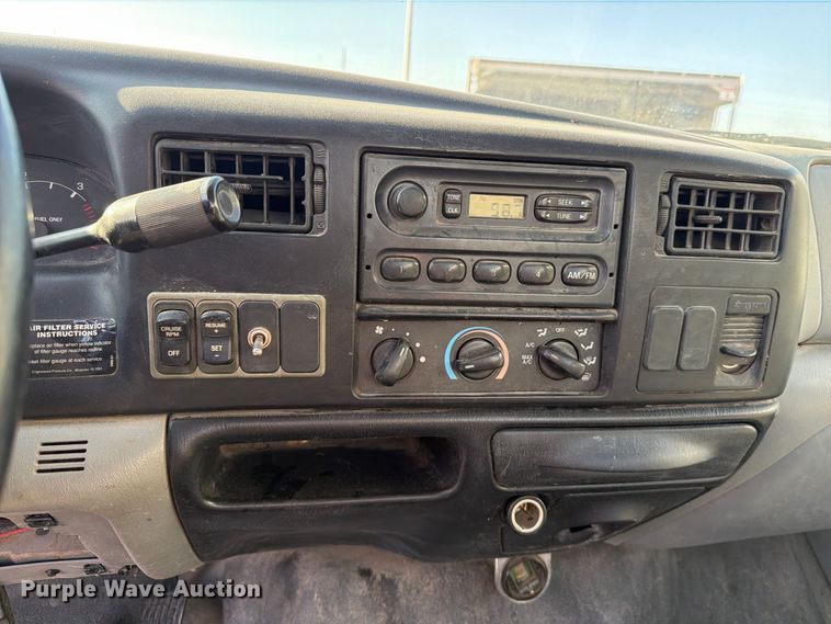 image for item DV8624 2005 Ford F750 Super Duty truck cab and chassis