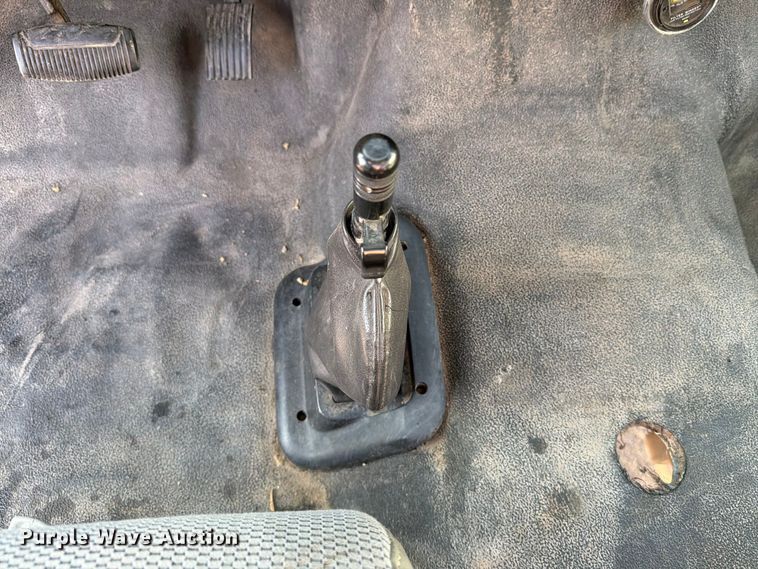 image for item DV8624 2005 Ford F750 Super Duty truck cab and chassis