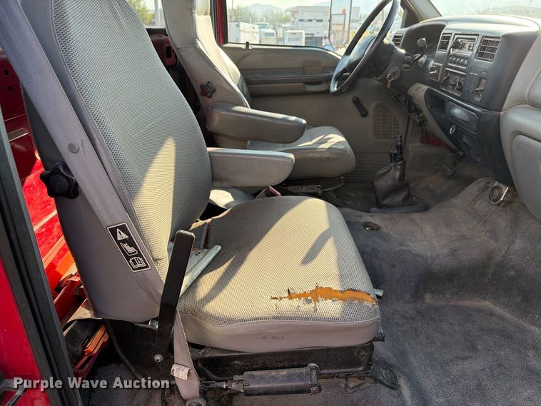 image for item DV8624 2005 Ford F750 Super Duty truck cab and chassis