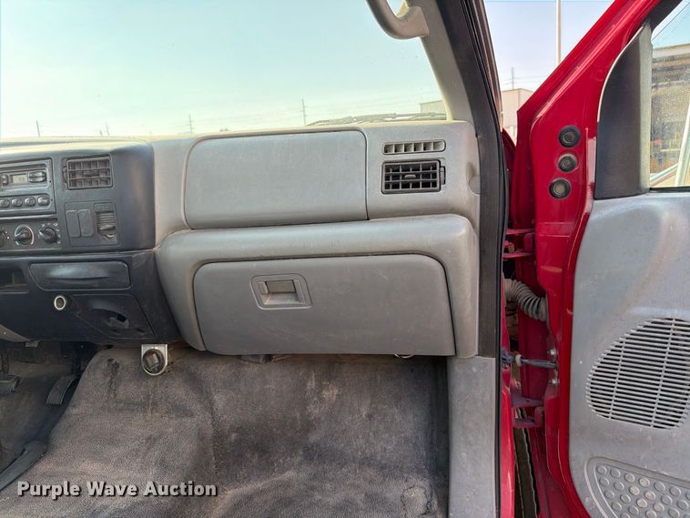 image for item DV8624 2005 Ford F750 Super Duty truck cab and chassis