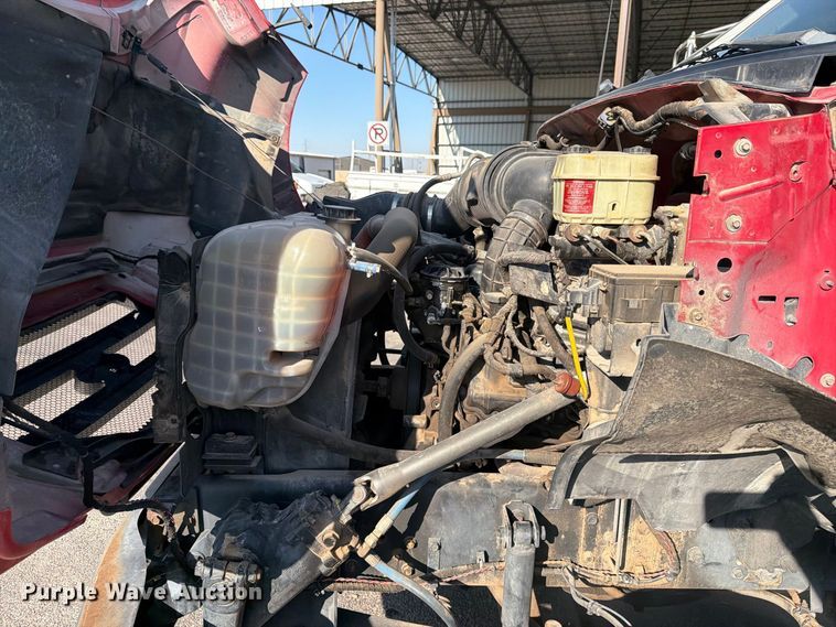 image for item DV8624 2005 Ford F750 Super Duty truck cab and chassis