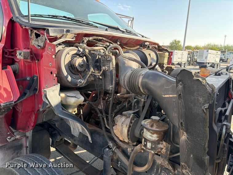 image for item DV8624 2005 Ford F750 Super Duty truck cab and chassis
