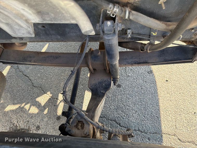 image for item DV8624 2005 Ford F750 Super Duty truck cab and chassis