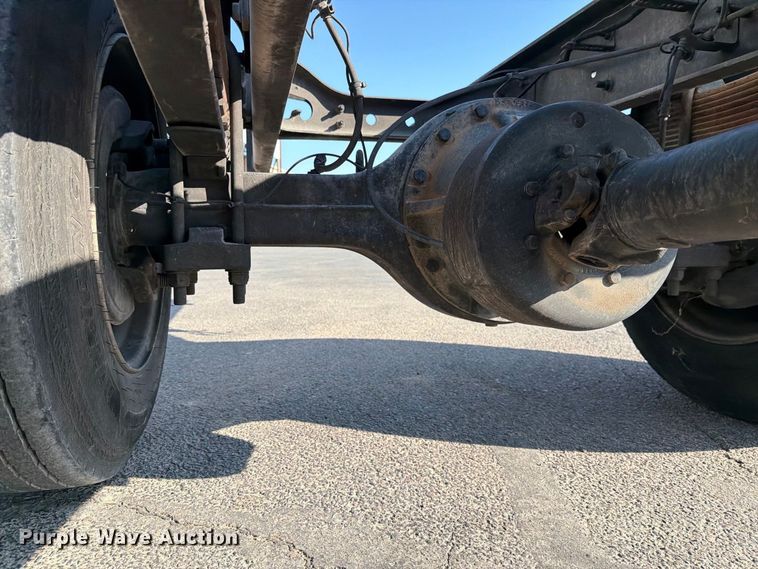 image for item DV8624 2005 Ford F750 Super Duty truck cab and chassis