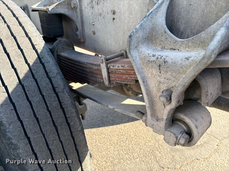 image for item DV8624 2005 Ford F750 Super Duty truck cab and chassis