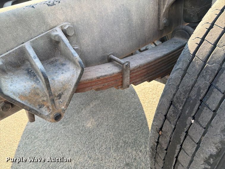 image for item DV8624 2005 Ford F750 Super Duty truck cab and chassis