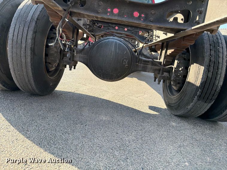 image for item DV8624 2005 Ford F750 Super Duty truck cab and chassis