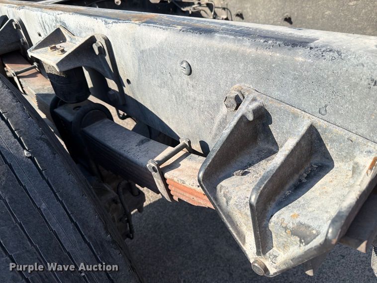 image for item DV8624 2005 Ford F750 Super Duty truck cab and chassis
