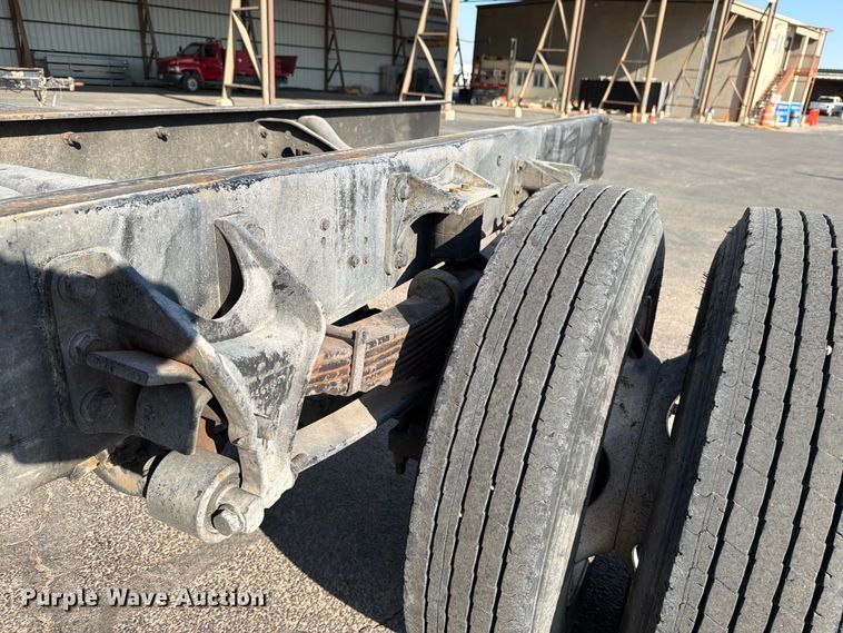 image for item DV8624 2005 Ford F750 Super Duty truck cab and chassis