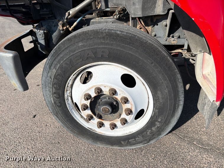 image for item DV8624 2005 Ford F750 Super Duty truck cab and chassis