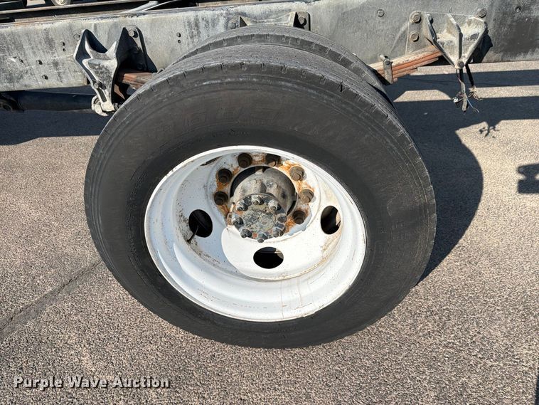 image for item DV8624 2005 Ford F750 Super Duty truck cab and chassis