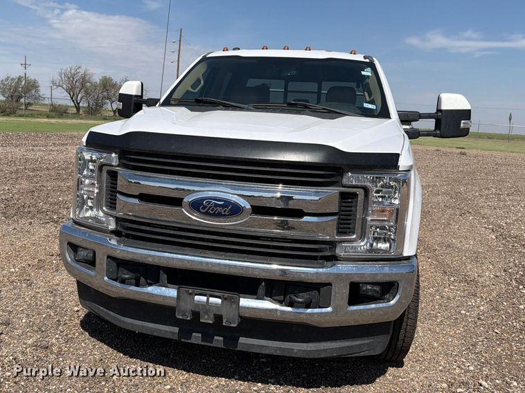 image for item DV8630 2017 Ford F350 Super Duty Crew Cab utility bed pickup truck