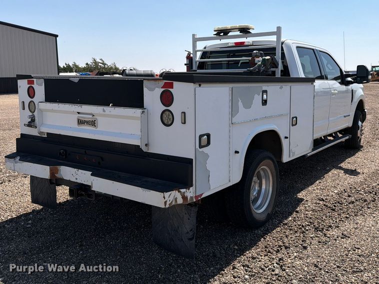 image for item DV8630 2017 Ford F350 Super Duty Crew Cab utility bed pickup truck