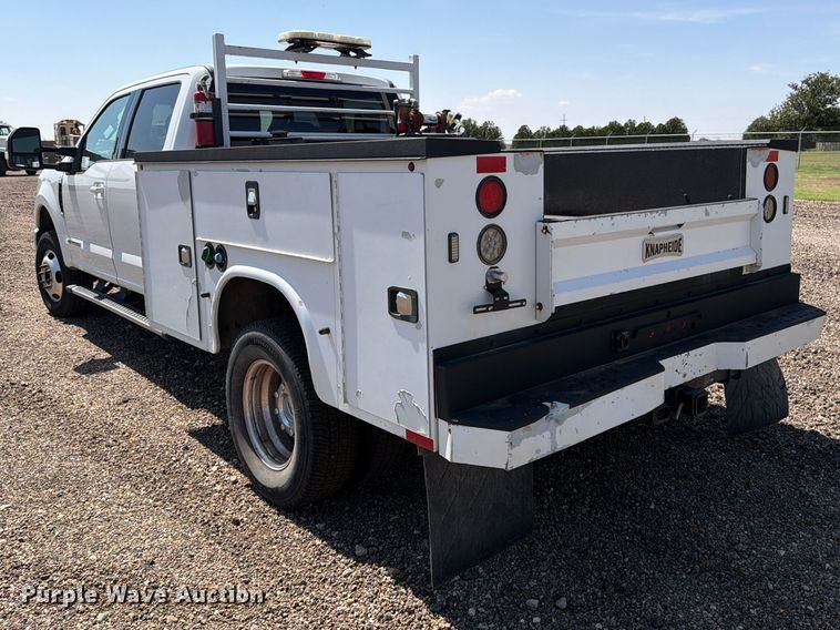 image for item DV8630 2017 Ford F350 Super Duty Crew Cab utility bed pickup truck