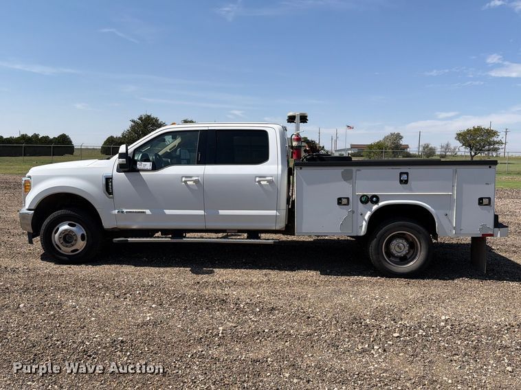 image for item DV8630 2017 Ford F350 Super Duty Crew Cab utility bed pickup truck
