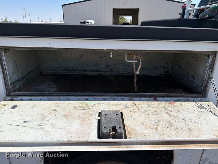 image for item DV8630 2017 Ford F350 Super Duty Crew Cab utility bed pickup truck