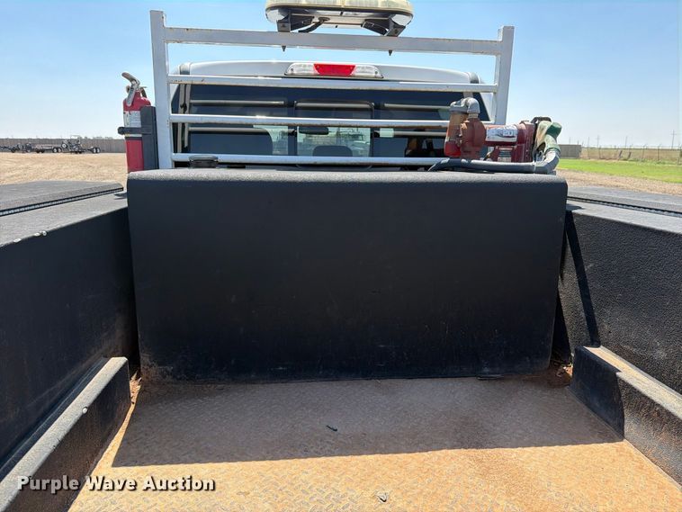 image for item DV8630 2017 Ford F350 Super Duty Crew Cab utility bed pickup truck