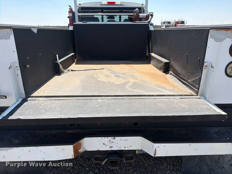 image for item DV8630 2017 Ford F350 Super Duty Crew Cab utility bed pickup truck