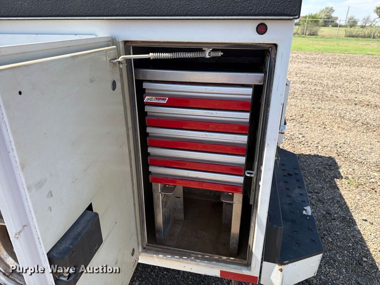 image for item DV8630 2017 Ford F350 Super Duty Crew Cab utility bed pickup truck