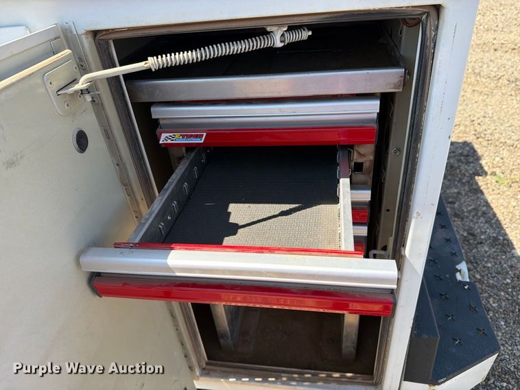 image for item DV8630 2017 Ford F350 Super Duty Crew Cab utility bed pickup truck