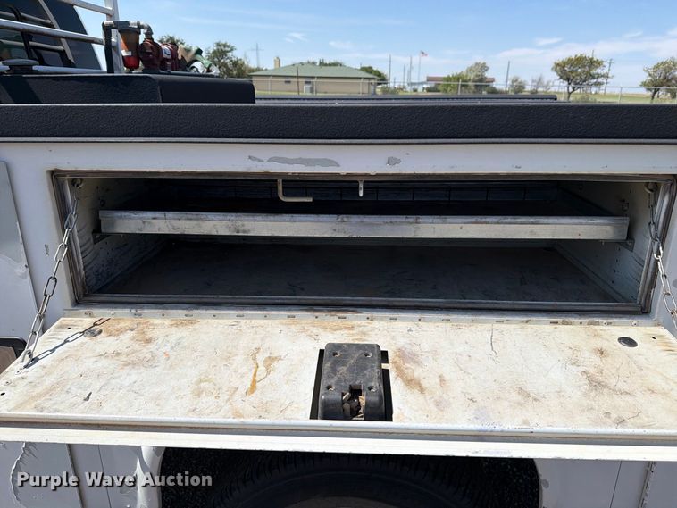 image for item DV8630 2017 Ford F350 Super Duty Crew Cab utility bed pickup truck