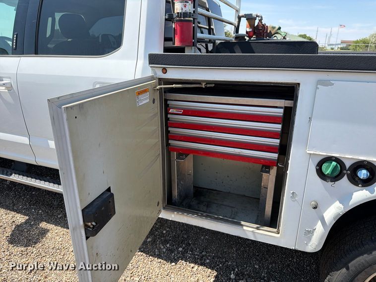 image for item DV8630 2017 Ford F350 Super Duty Crew Cab utility bed pickup truck