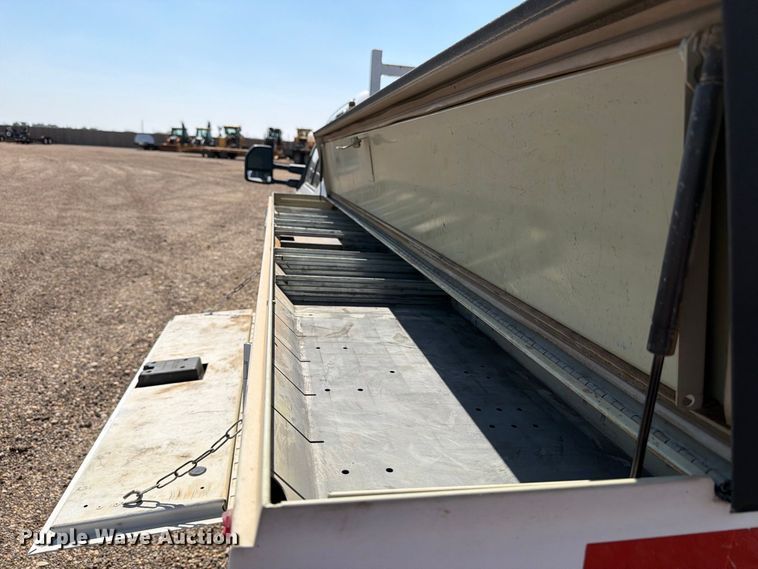 image for item DV8630 2017 Ford F350 Super Duty Crew Cab utility bed pickup truck