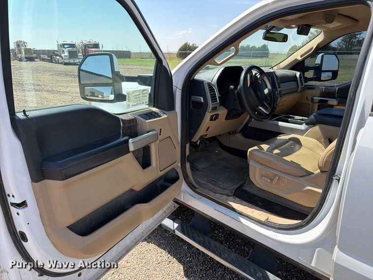 image for item DV8630 2017 Ford F350 Super Duty Crew Cab utility bed pickup truck