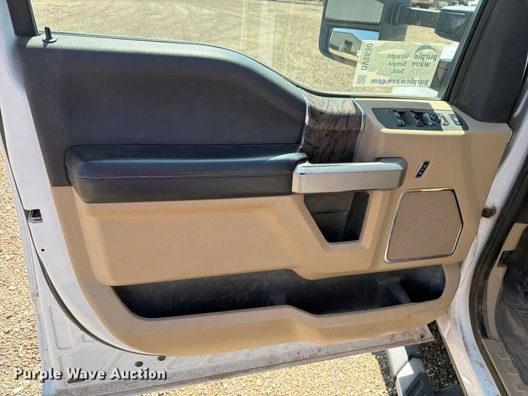 image for item DV8630 2017 Ford F350 Super Duty Crew Cab utility bed pickup truck