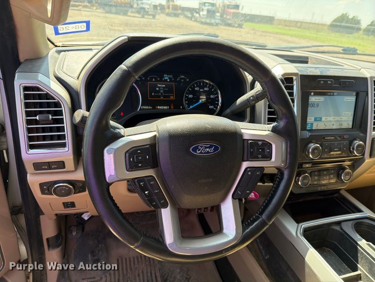 image for item DV8630 2017 Ford F350 Super Duty Crew Cab utility bed pickup truck