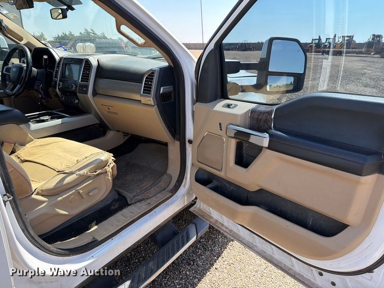 image for item DV8630 2017 Ford F350 Super Duty Crew Cab utility bed pickup truck