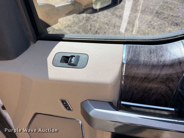 image for item DV8630 2017 Ford F350 Super Duty Crew Cab utility bed pickup truck