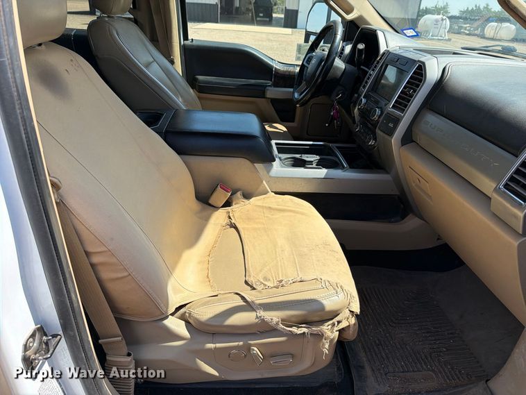 image for item DV8630 2017 Ford F350 Super Duty Crew Cab utility bed pickup truck