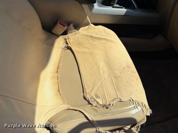 image for item DV8630 2017 Ford F350 Super Duty Crew Cab utility bed pickup truck
