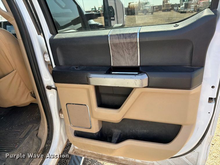 image for item DV8630 2017 Ford F350 Super Duty Crew Cab utility bed pickup truck