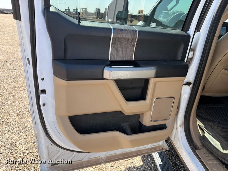 image for item DV8630 2017 Ford F350 Super Duty Crew Cab utility bed pickup truck