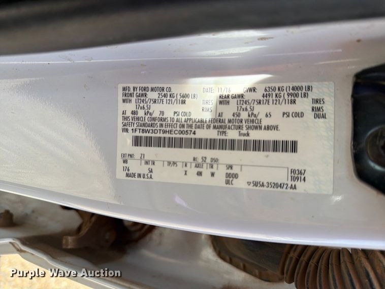 image for item DV8630 2017 Ford F350 Super Duty Crew Cab utility bed pickup truck